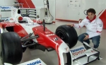 Timo Glock zeigt den TF109